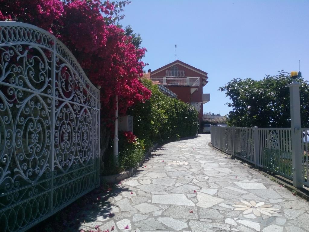 Agriturismo La Rocca 산토바르톨로메오알마레 외부 사진